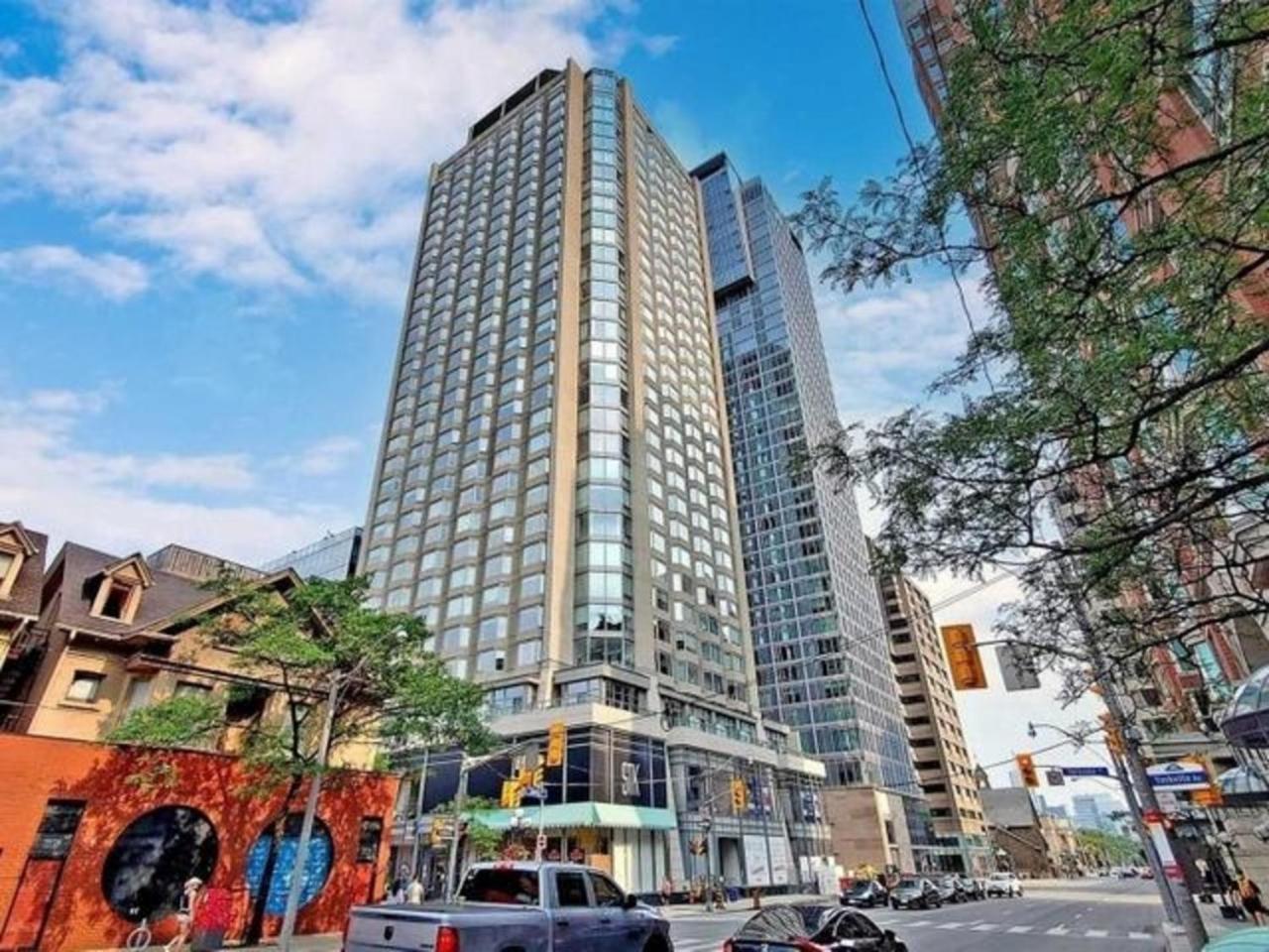 Downtown With Gym & Subway Access Toronto