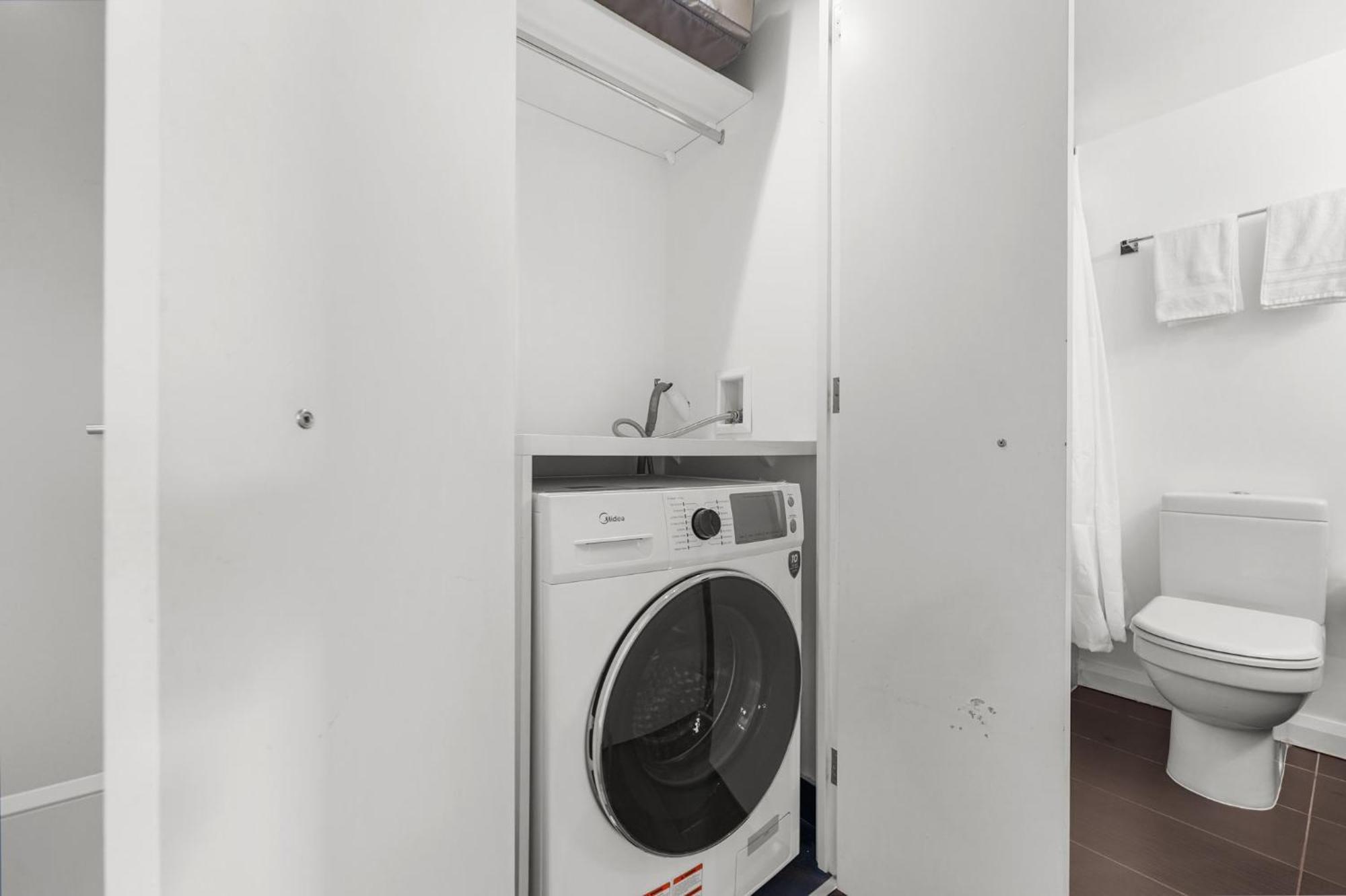 Downtown With Gym & Subway Access Apartment *