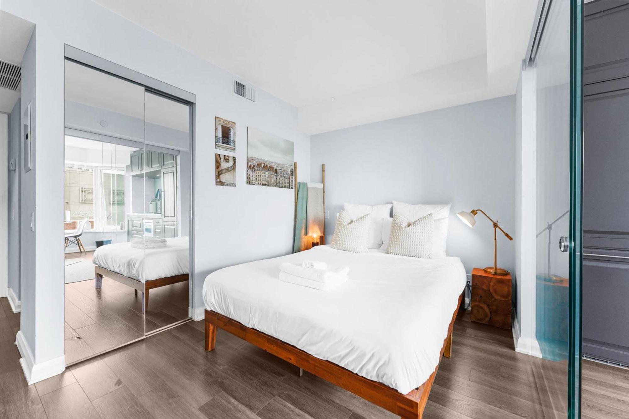 Downtown With Gym & Subway Access Apartment