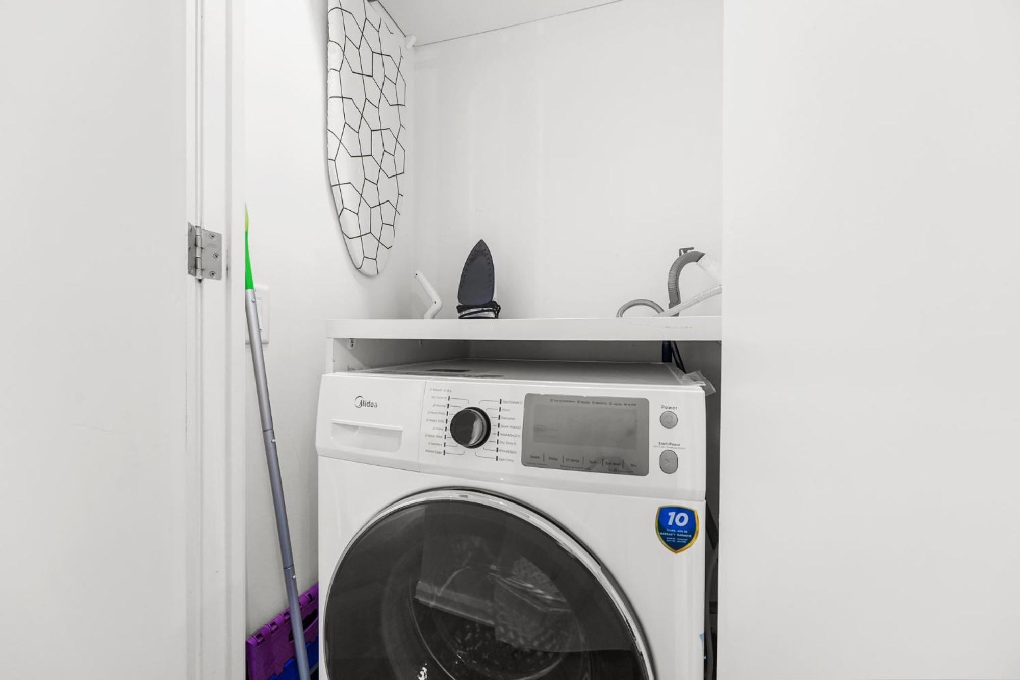 Downtown With Gym & Subway Access Apartment *