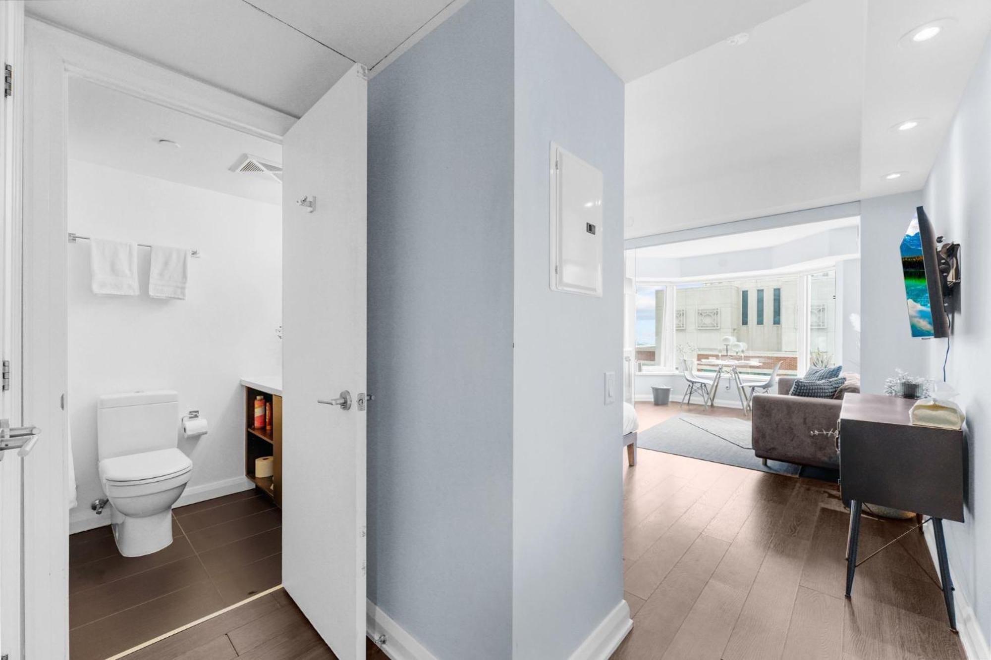 Apartment Downtown With Gym & Subway Access *