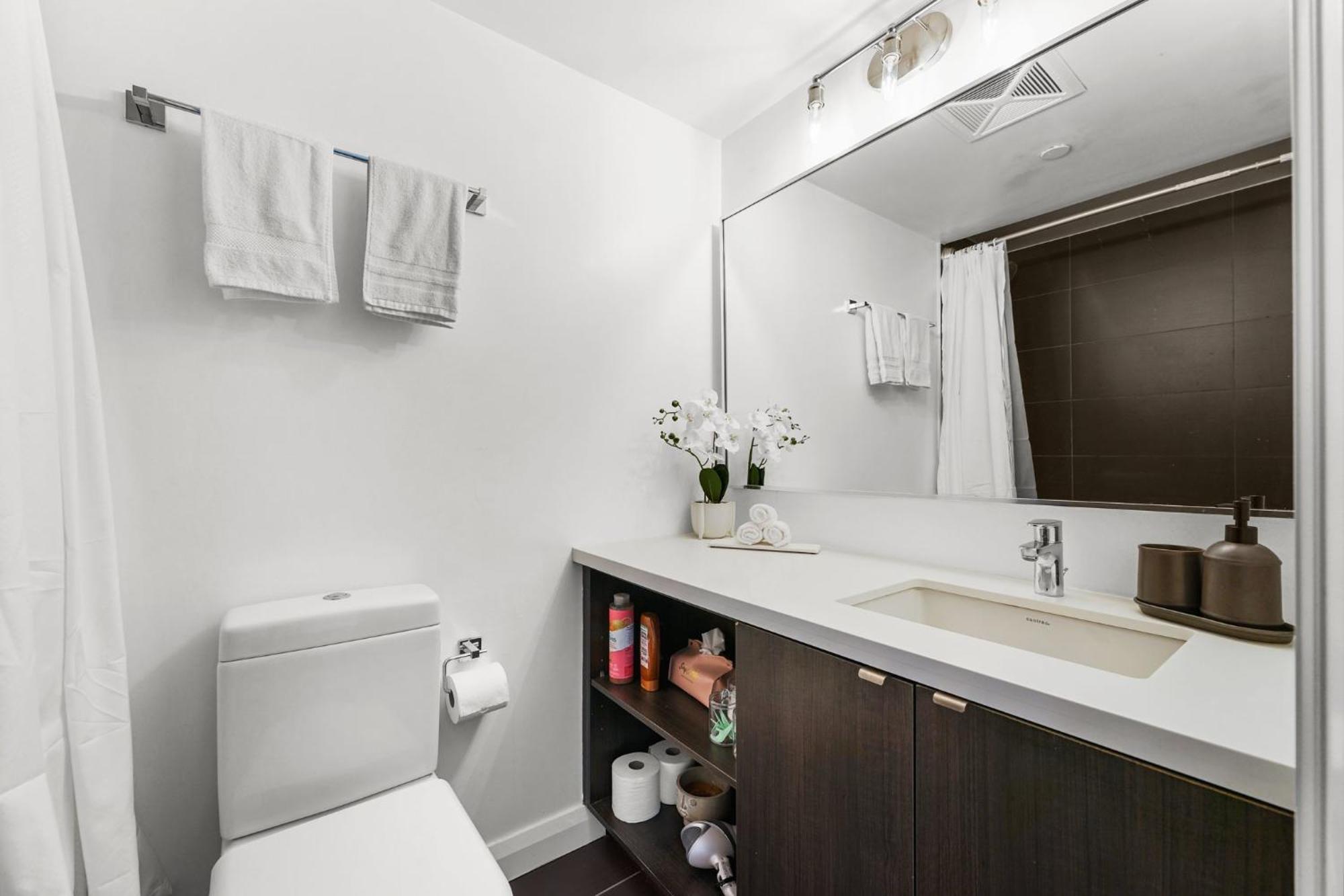 Downtown With Gym & Subway Access Apartment Toronto