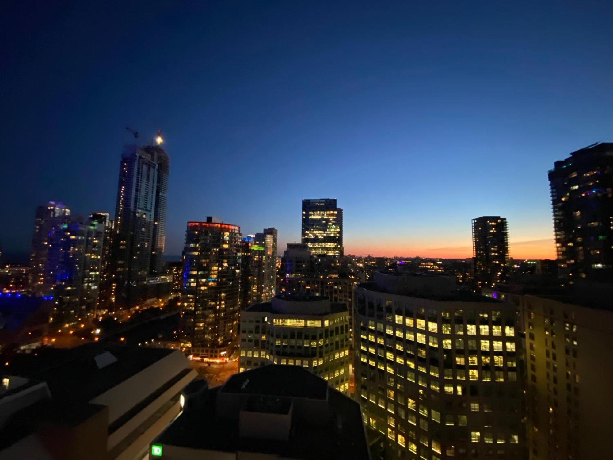 - Free Parking, Views, Near Cn Tower Apartment Toronto