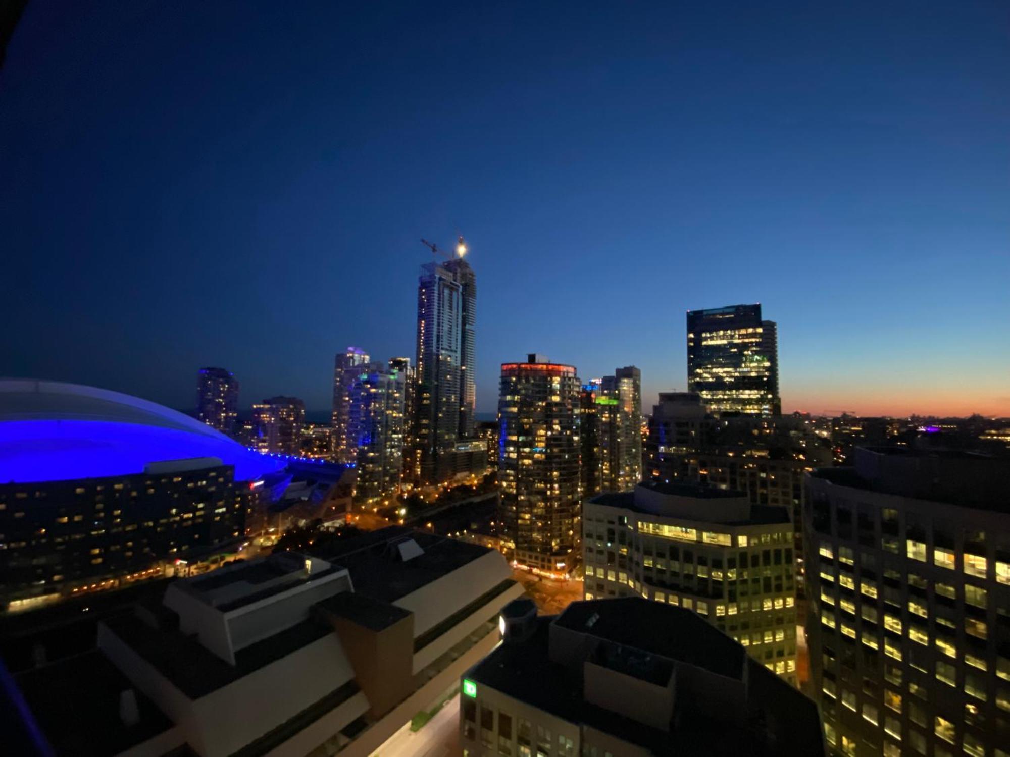 Apartment - Free Parking, Views, Near Cn Tower Toronto