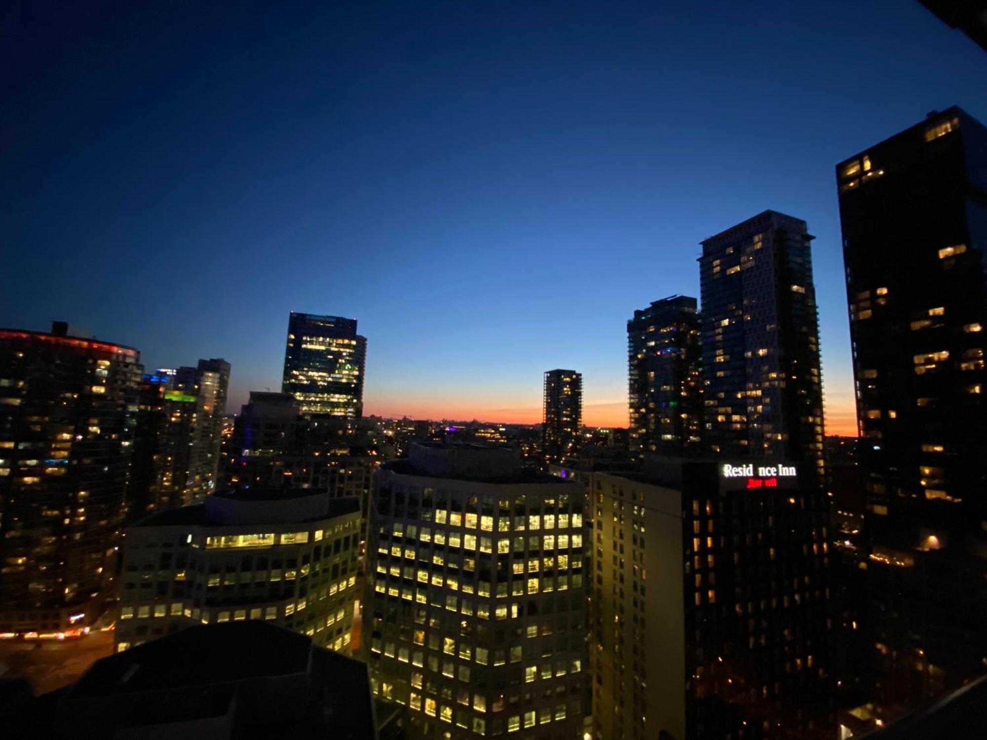 Apartment - Free Parking, Views, Near Cn Tower *