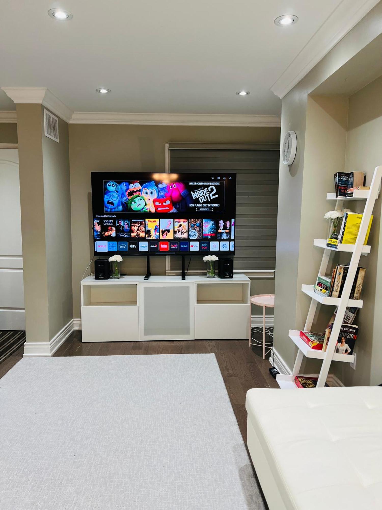 Luxurious House Near Downtown Toronto