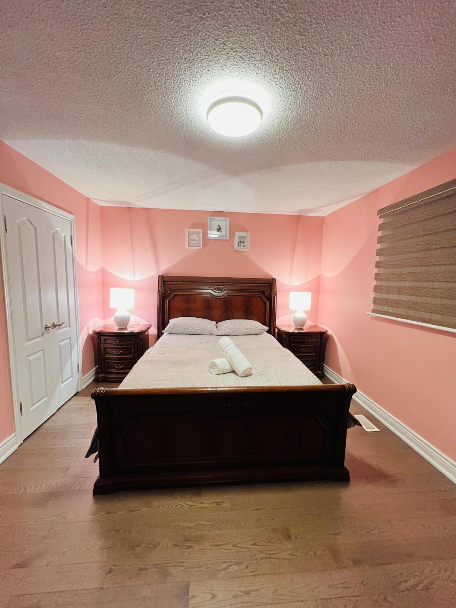 Luxurious House Near Downtown * Toronto