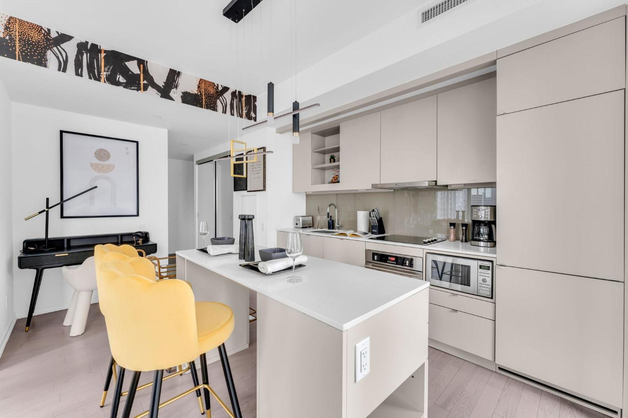 Bespoke 1br Entertainment District Apartment