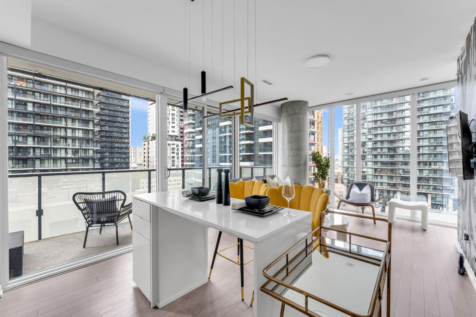 Bespoke 1br Entertainment District Apartment Toronto