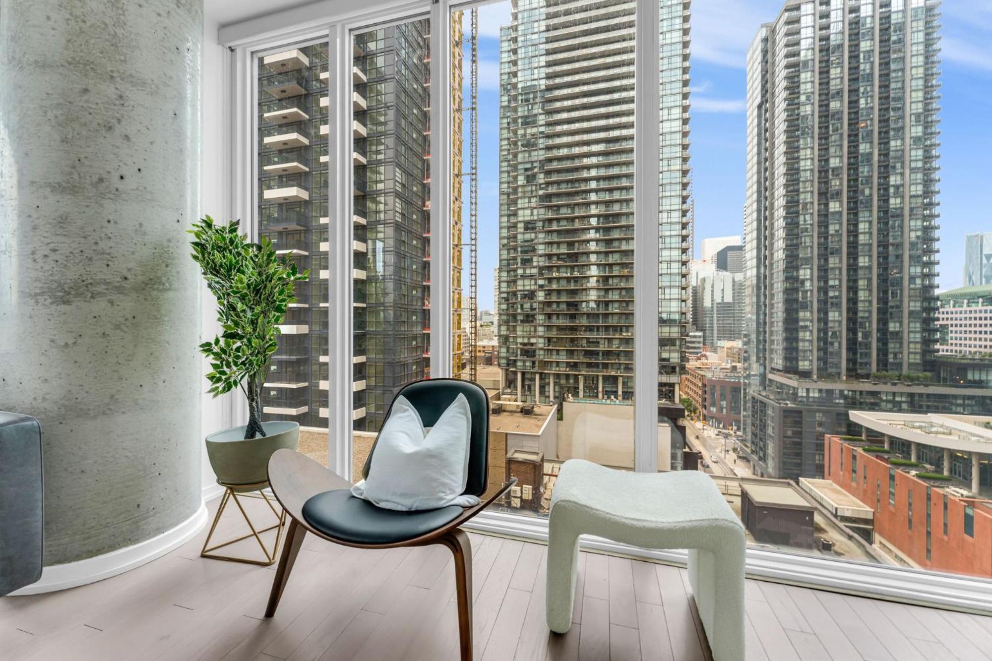 Bespoke 1br Entertainment District Apartment Toronto