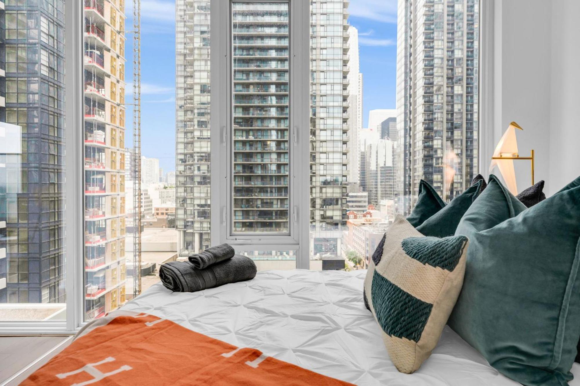 Bespoke 1br Entertainment District * Toronto