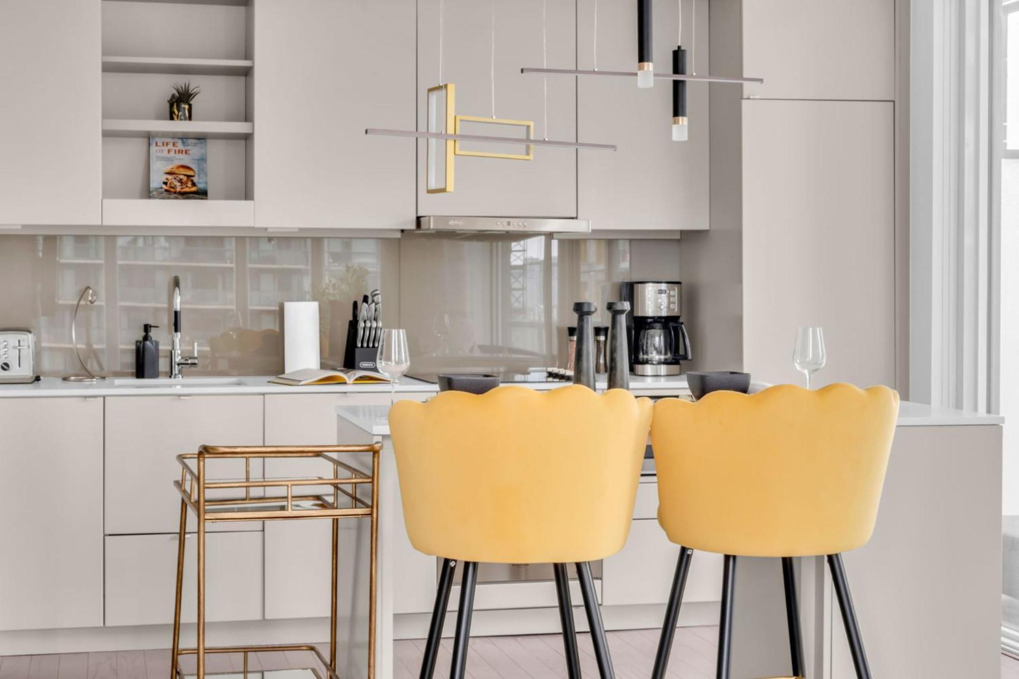 Bespoke 1br Entertainment District Apartment Toronto