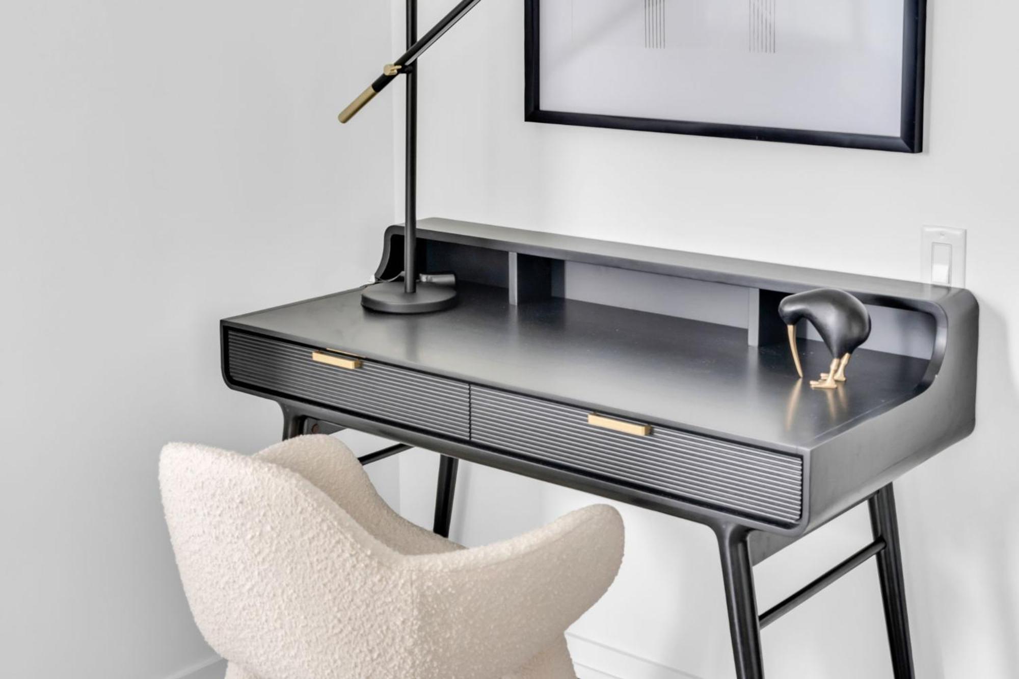 Bespoke 1br Entertainment District Apartment Toronto