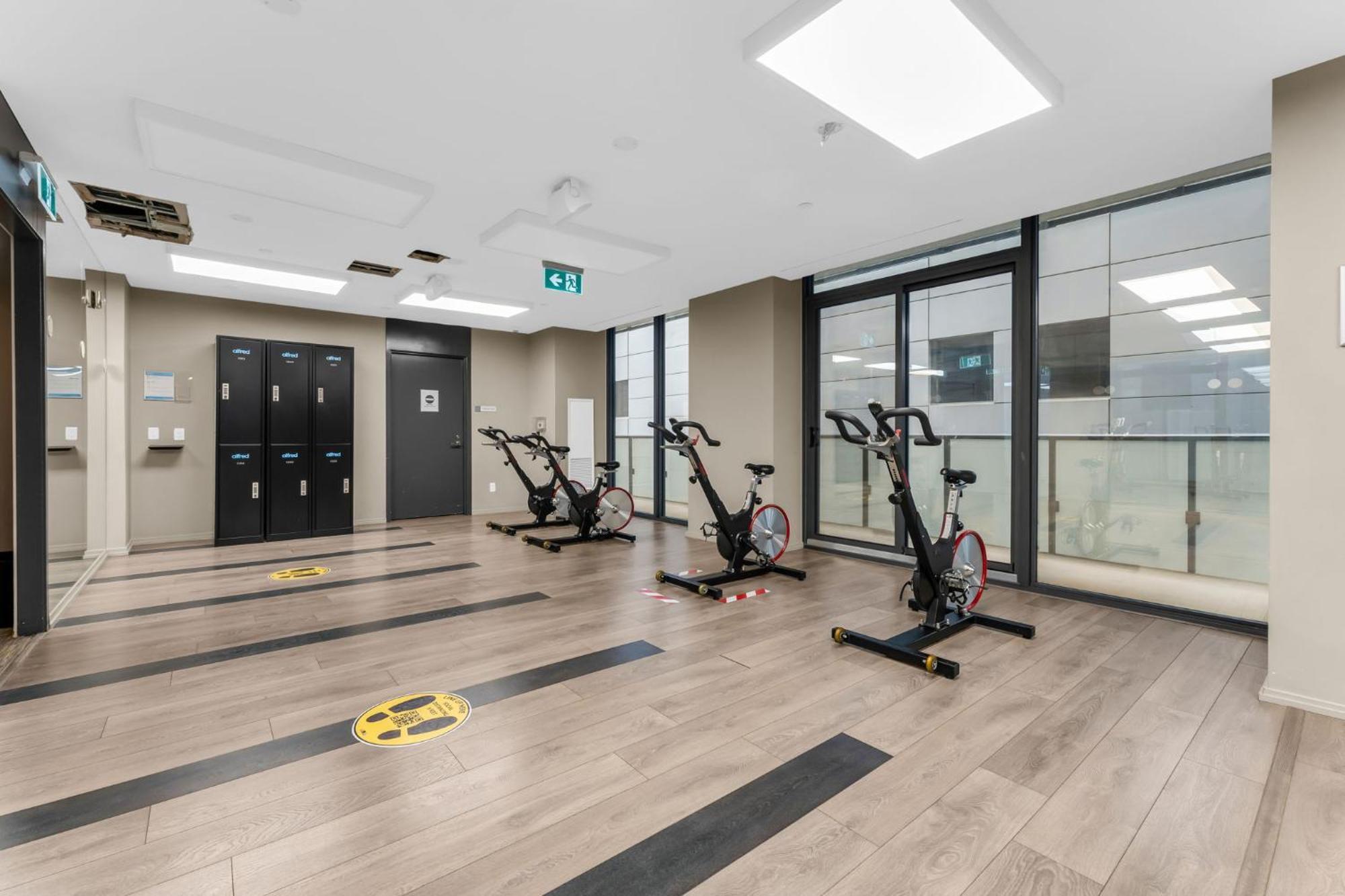 Bespoke 1br Entertainment District Apartment