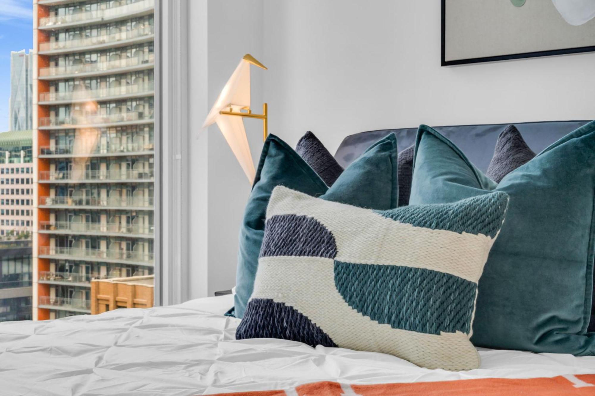 Bespoke 1br Entertainment District Apartment *