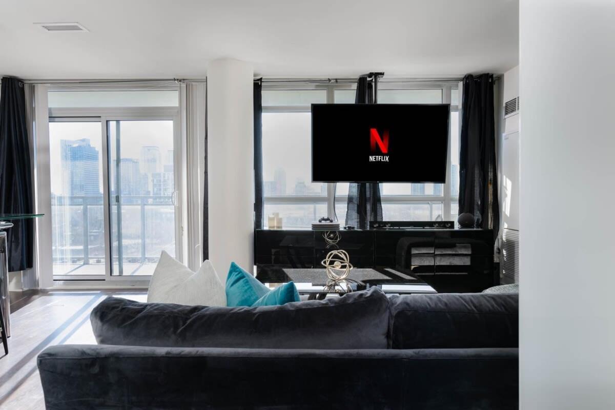 Stylish Downtown 99 Walk Score Apartment *