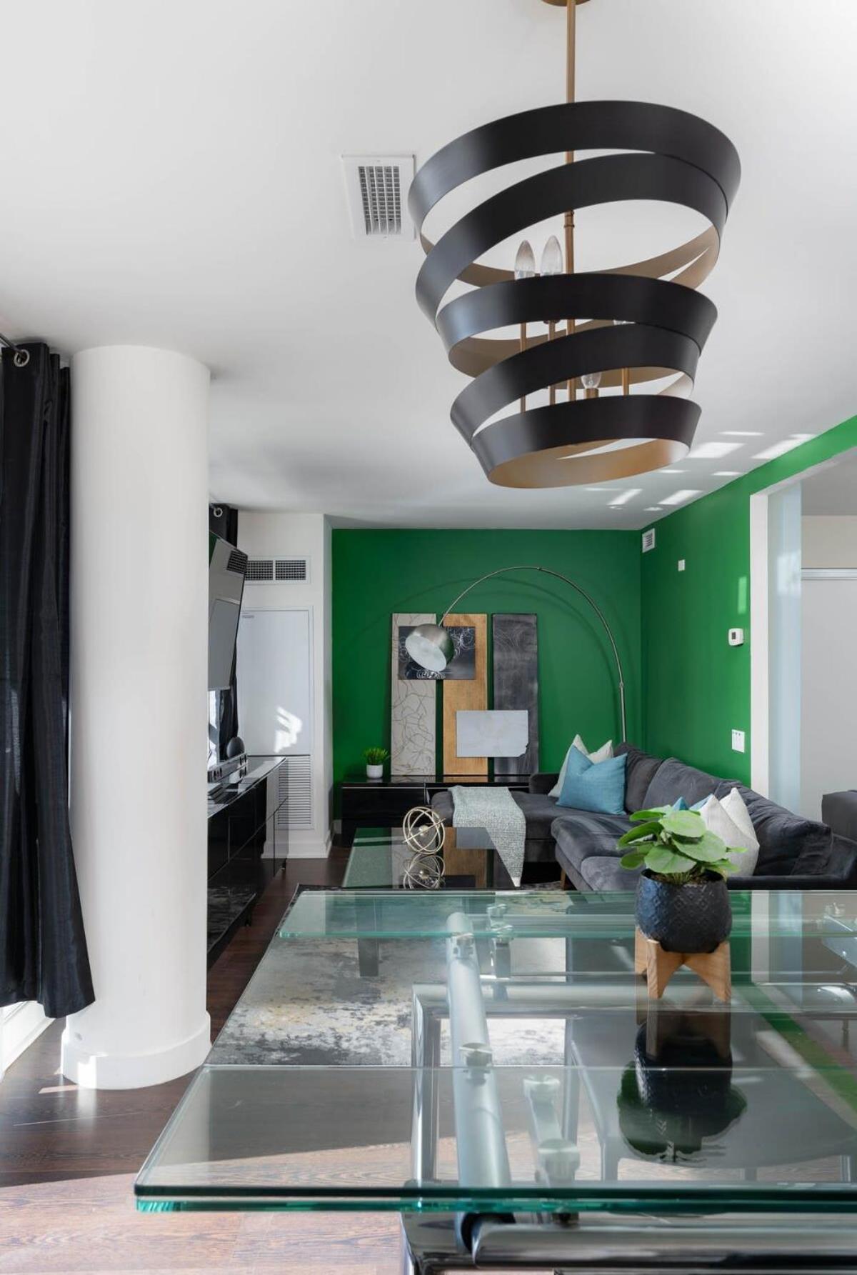 Stylish Downtown 99 Walk Score Apartment