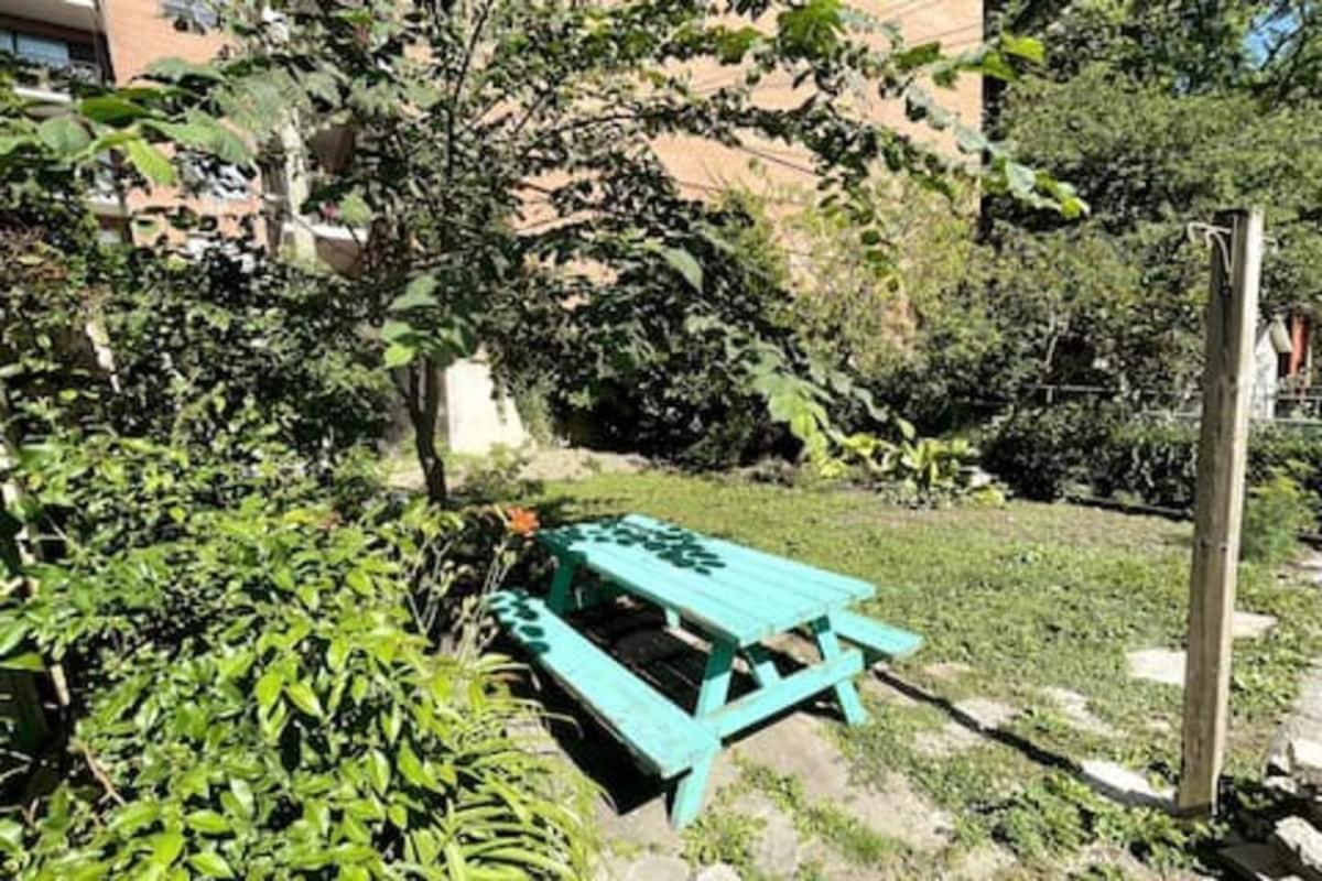 Oasis In Toronto's Heart + Parking! Apartment Toronto