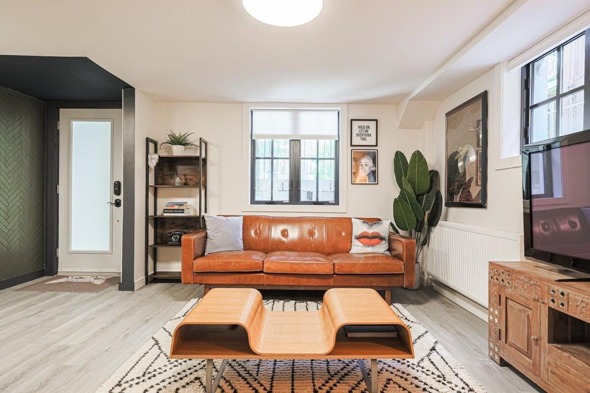 Oasis In Toronto's Heart + Parking! Apartment *