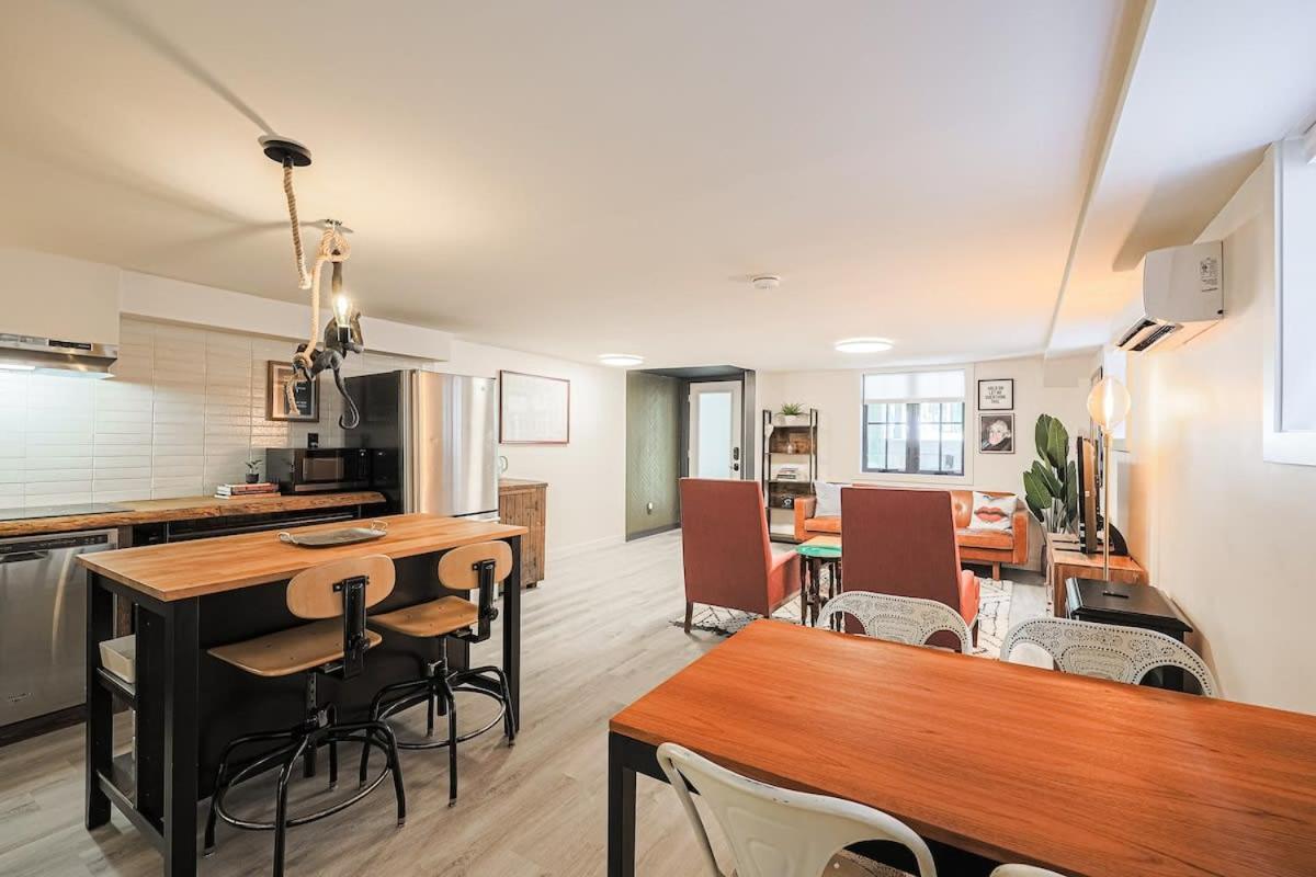Oasis In Toronto's Heart + Parking! Apartment