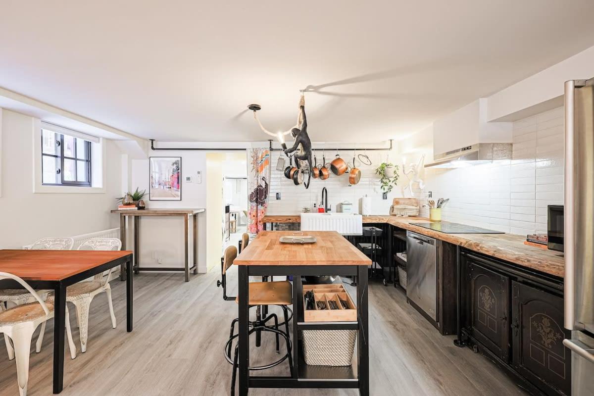 Oasis In Toronto's Heart + Parking! Apartment Toronto