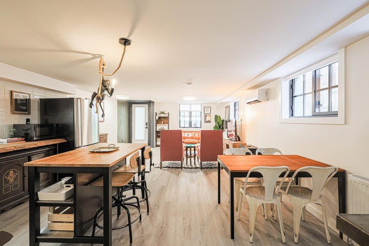 Apartment Oasis In Toronto's Heart + Parking!