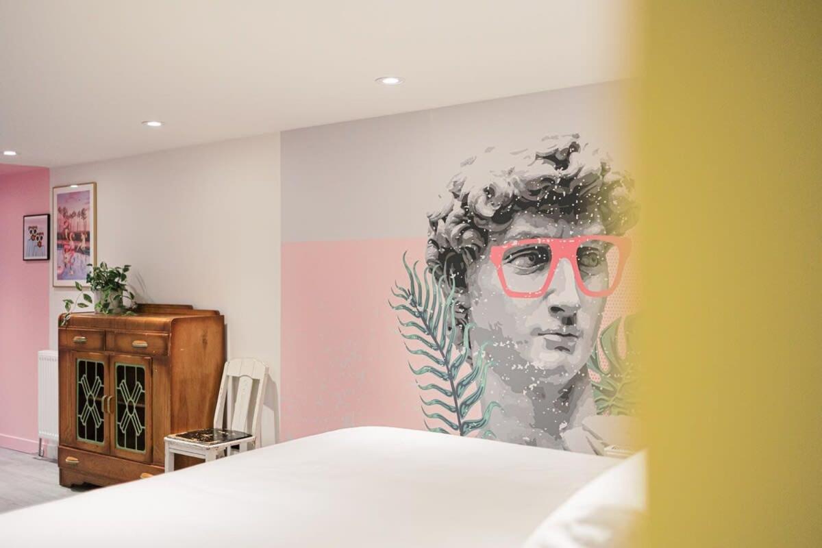 Oasis In Toronto's Heart + Parking! Apartment Toronto