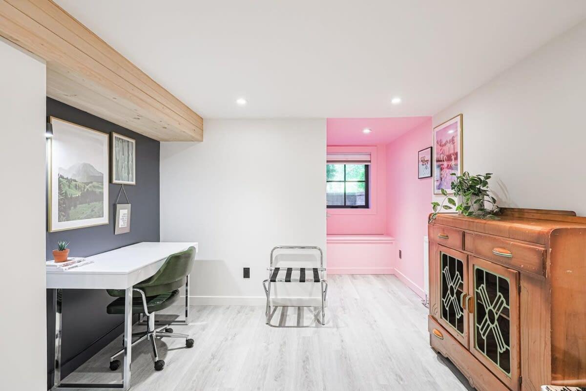 Oasis In Toronto's Heart + Parking! Apartment