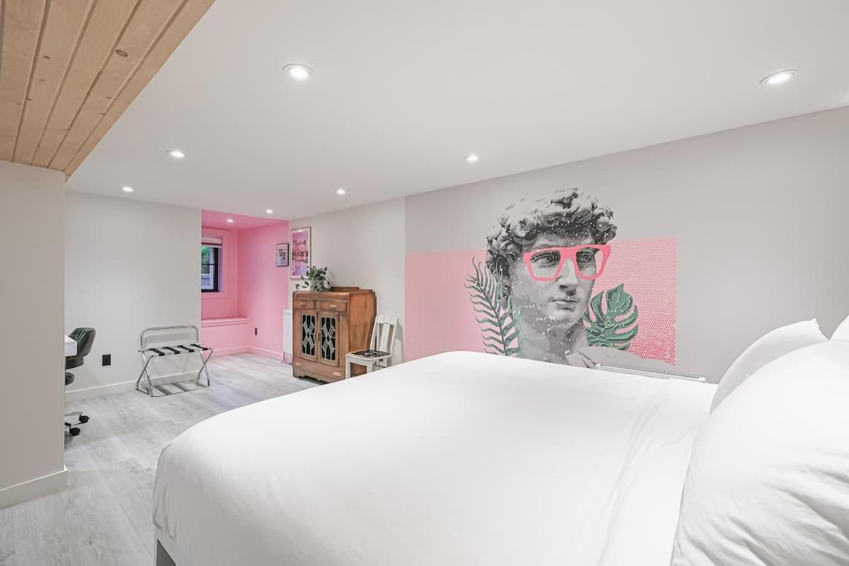 Apartment Oasis In Toronto's Heart + Parking! Toronto