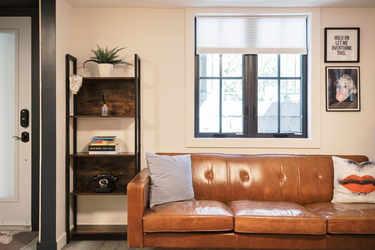 Oasis In Toronto's Heart + Parking! Apartment *