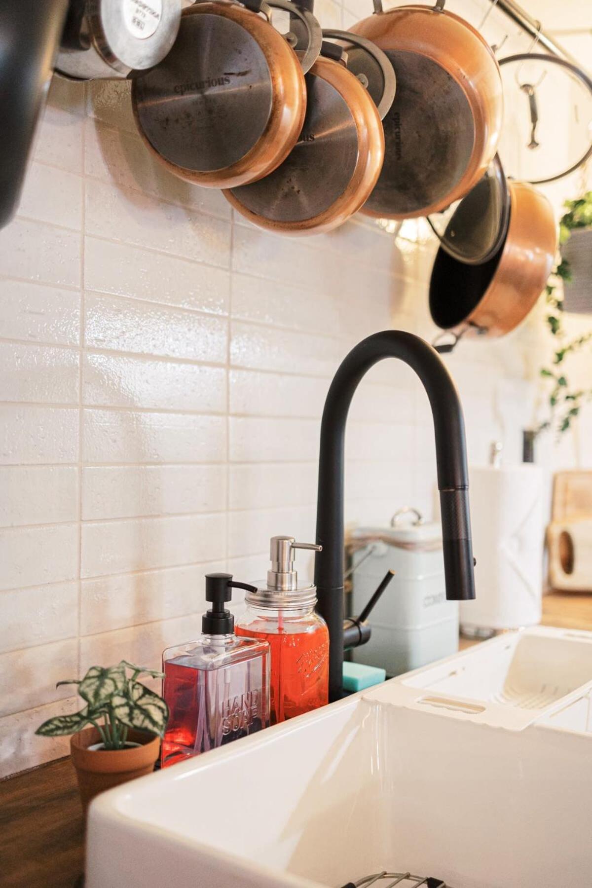 Apartment Oasis In Toronto's Heart + Parking! Toronto