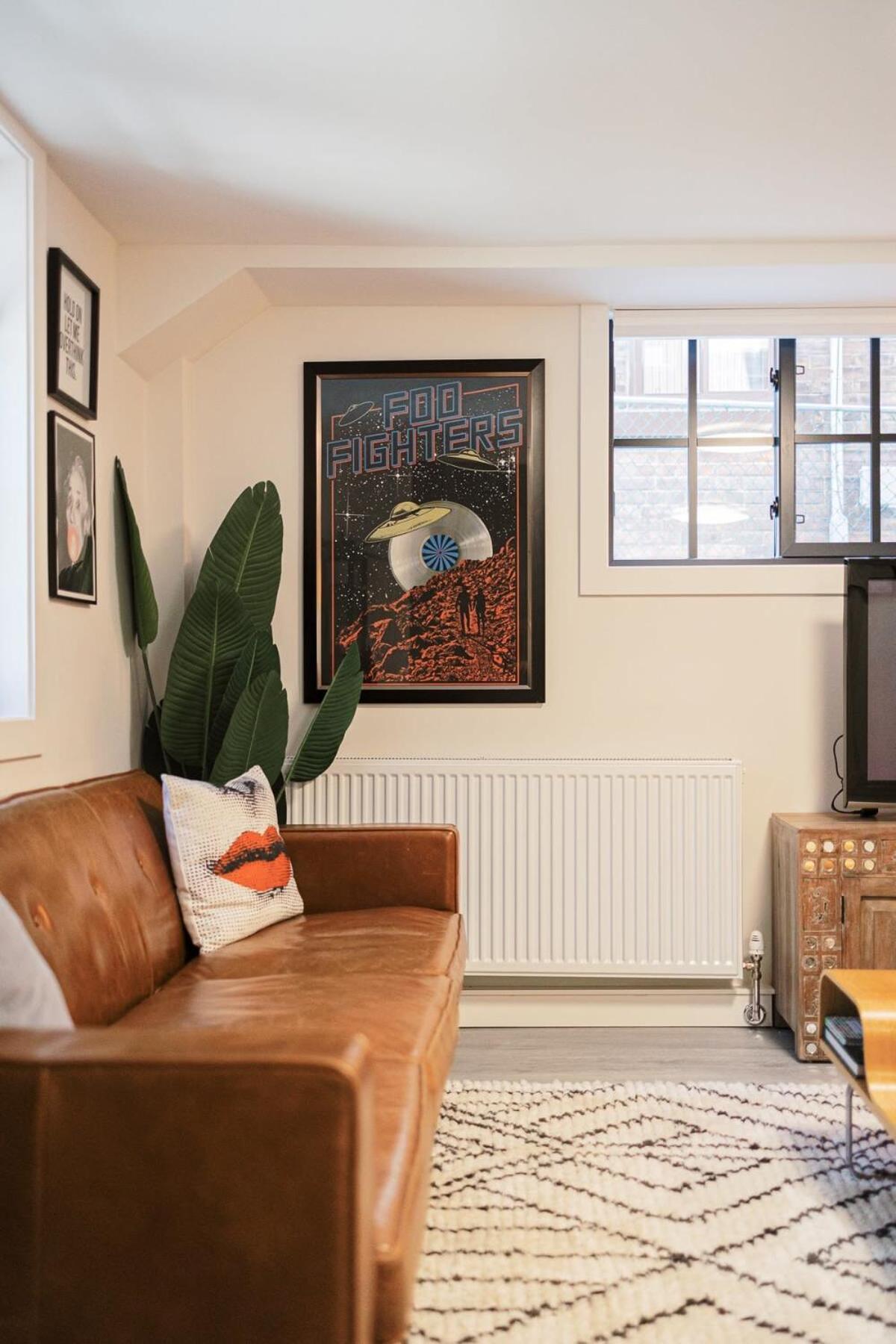 Apartment Oasis In Toronto's Heart + Parking! *