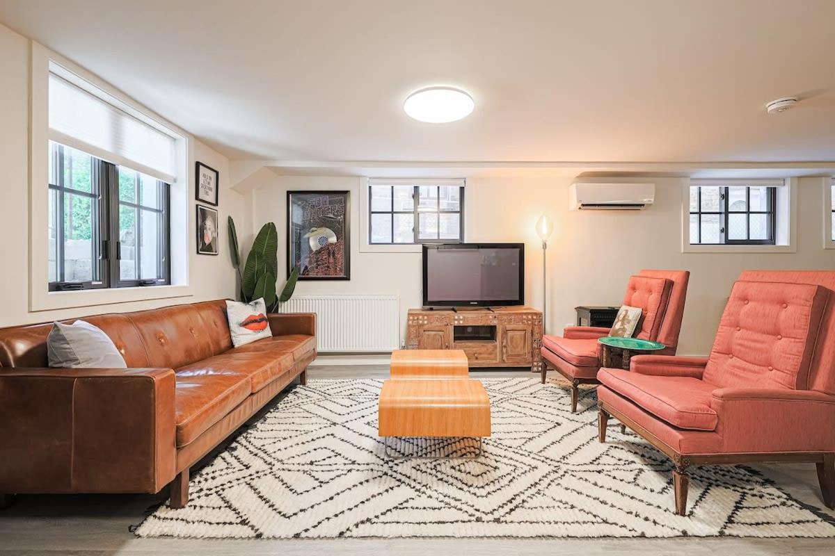 Apartment Oasis In Toronto's Heart + Parking! Toronto