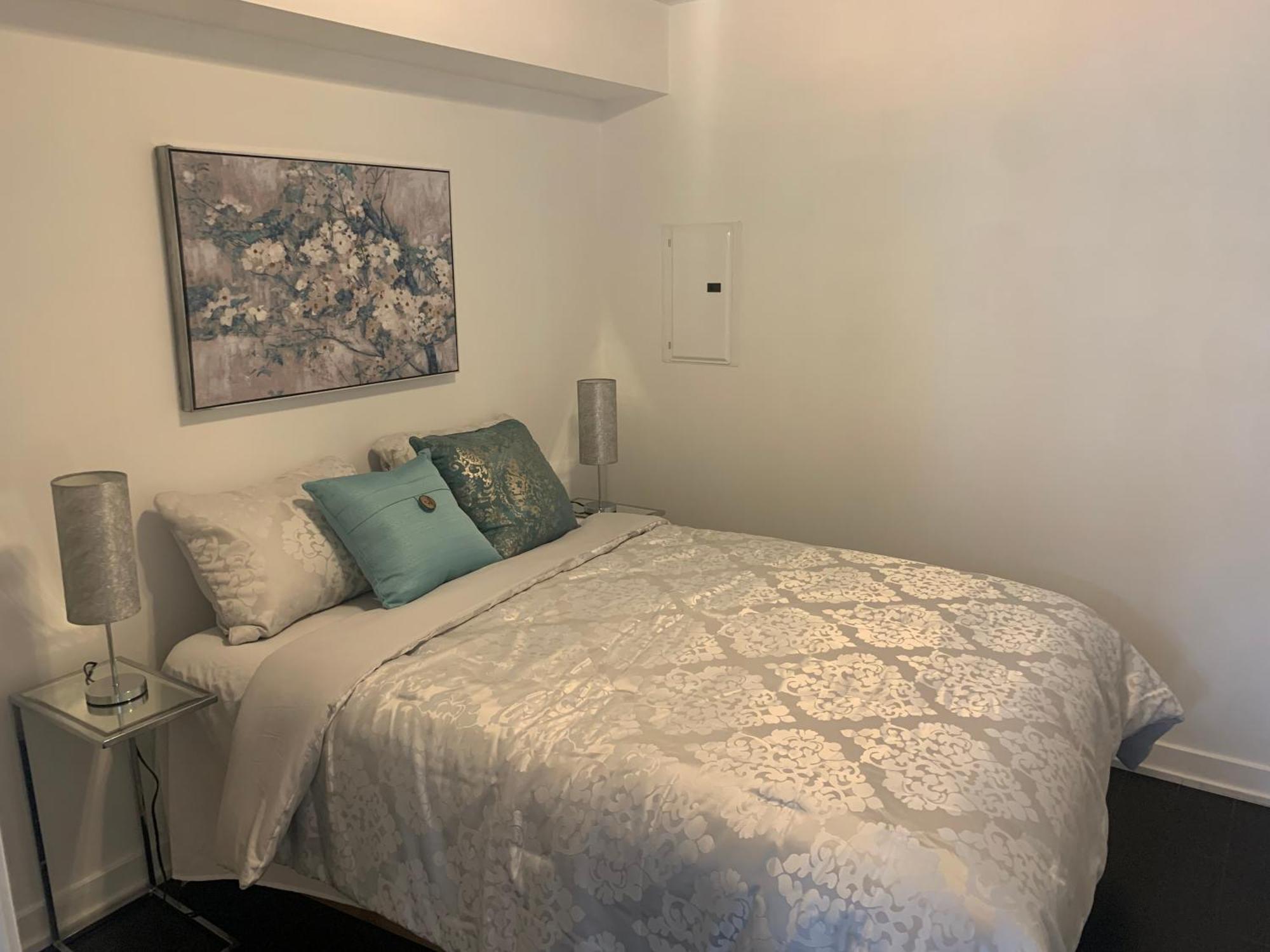 Hidden Escape In Downtown Apartment *