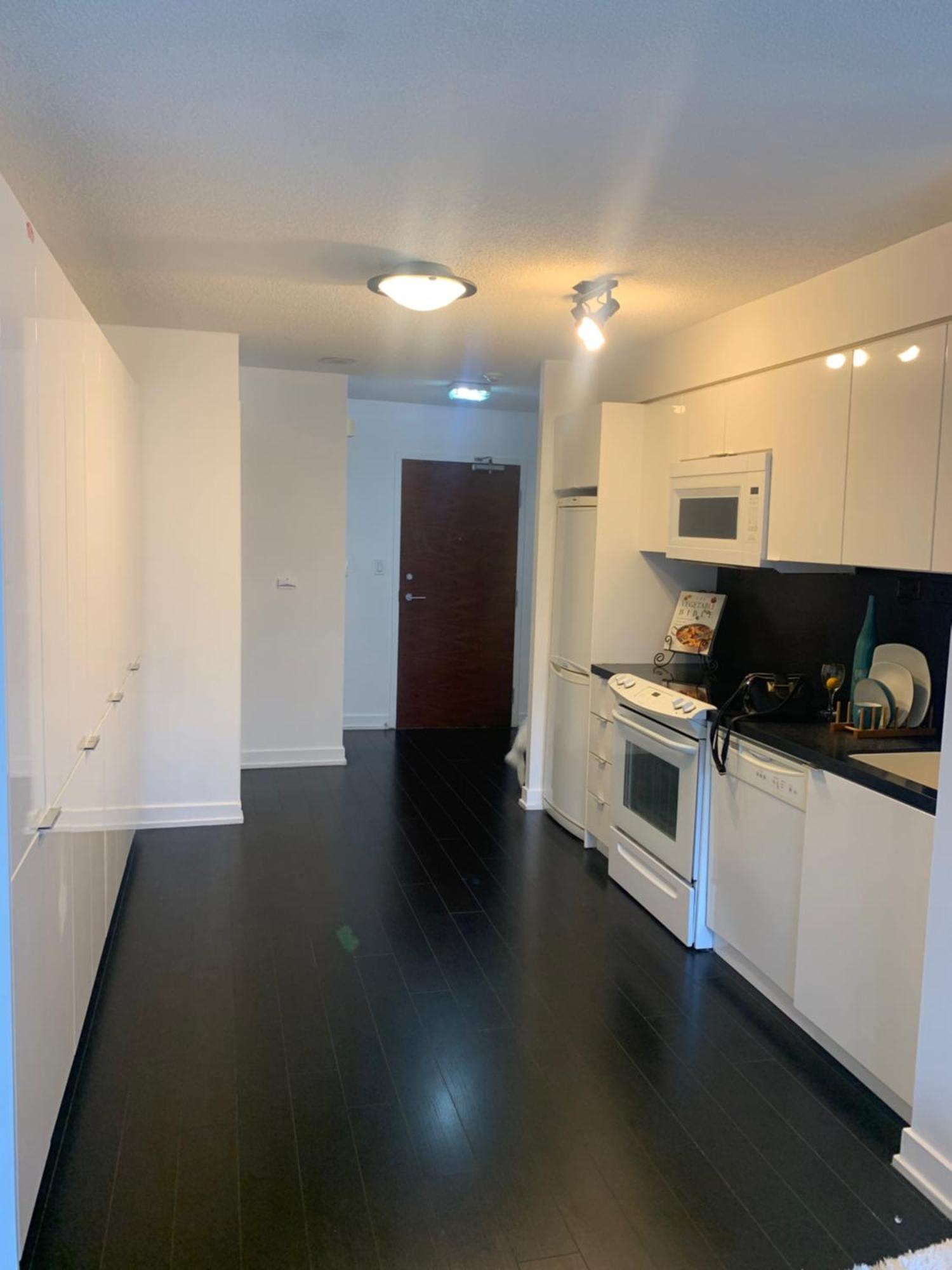 Hidden Escape In Downtown Apartment *