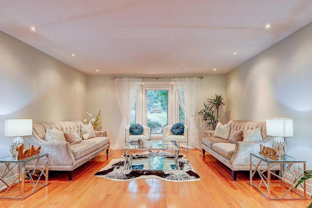 Luxury In Scarborough Villa Toronto