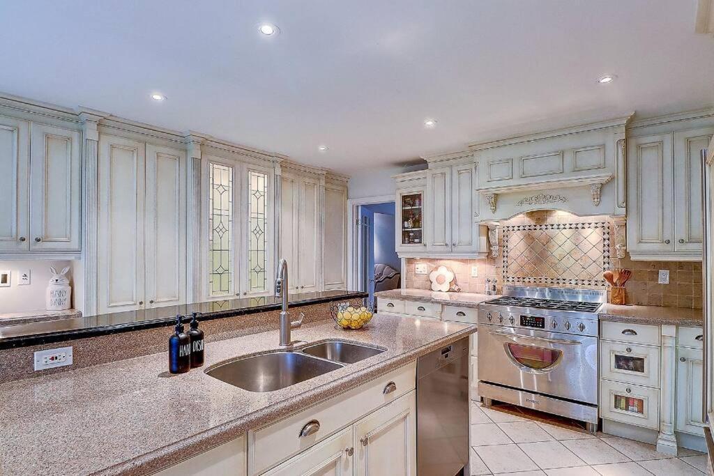 Villa Luxury In Scarborough