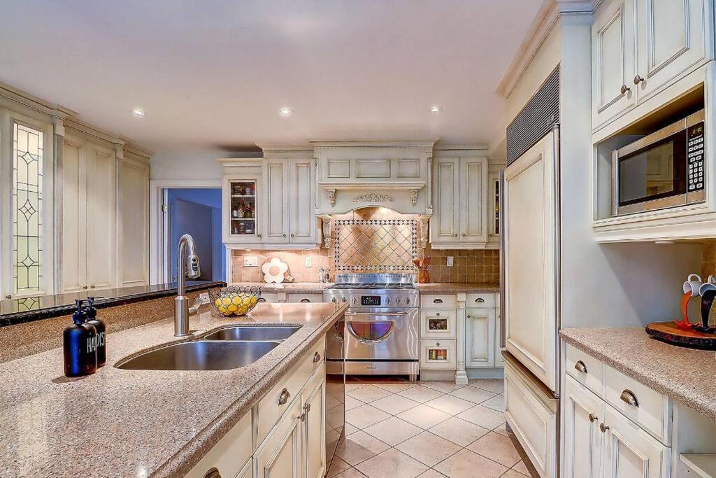 Villa Luxury In Scarborough *