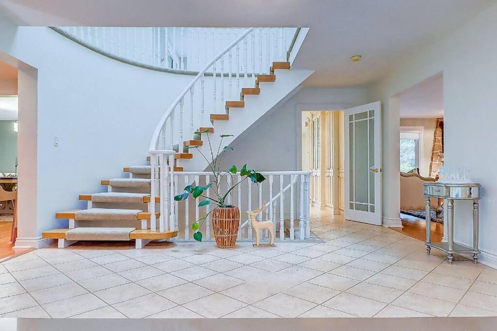 Luxury In Scarborough Villa