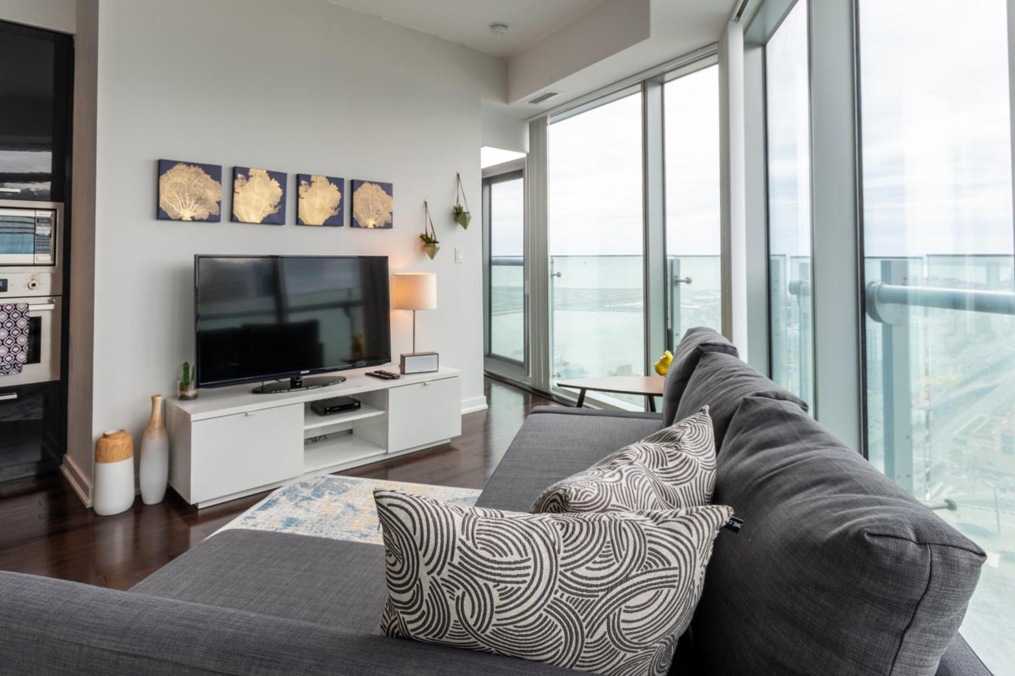 Apartment High Rise With Stunning And Cn Tower View Toronto