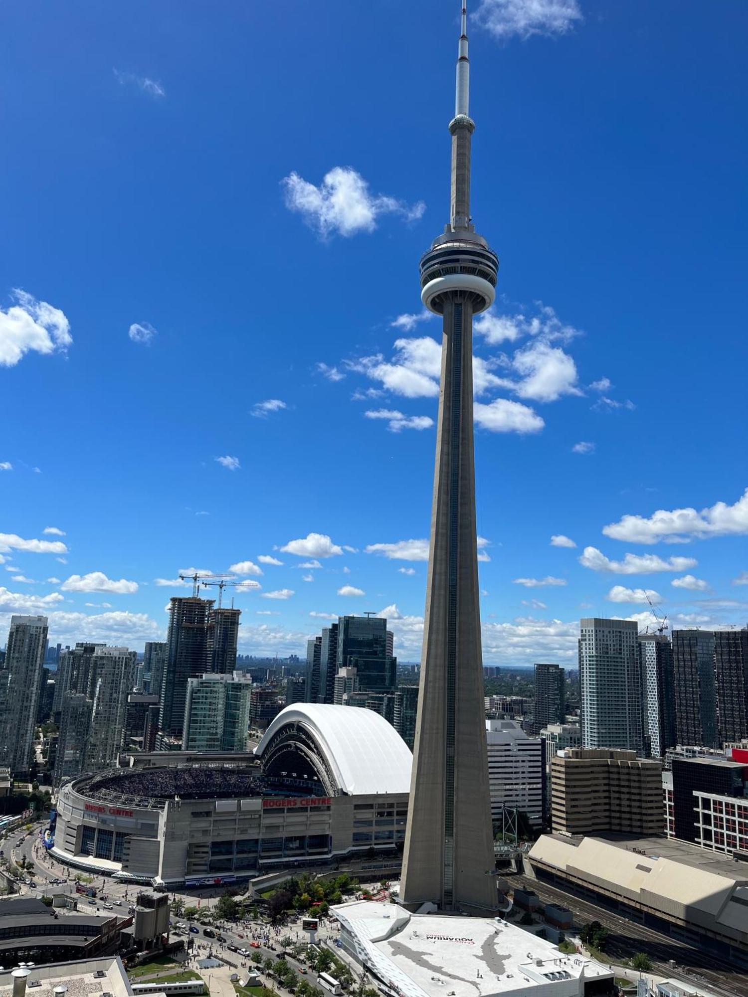 High Rise With Stunning And Cn Tower View Apartment Toronto