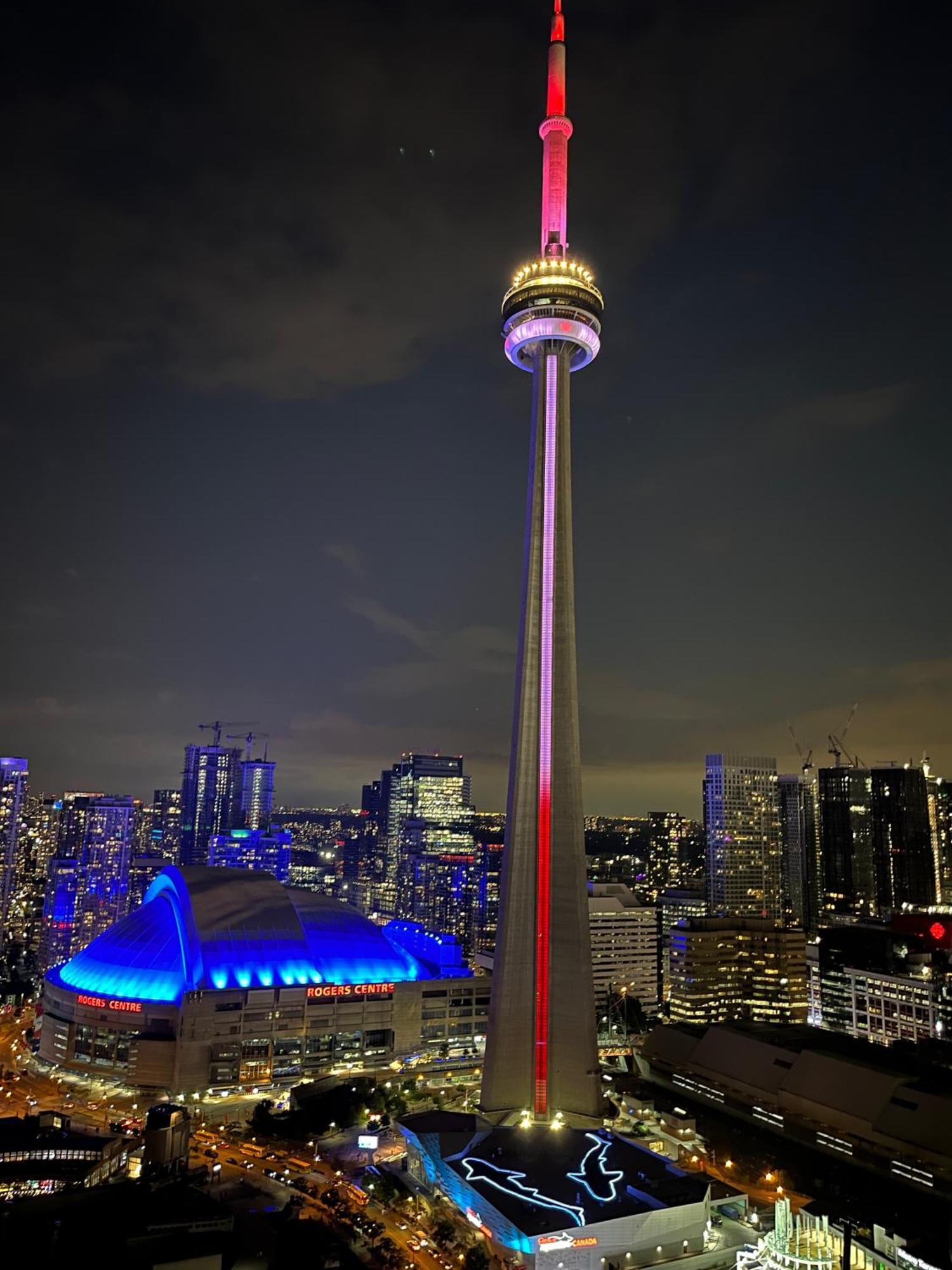 Apartment High Rise With Stunning And Cn Tower View Toronto