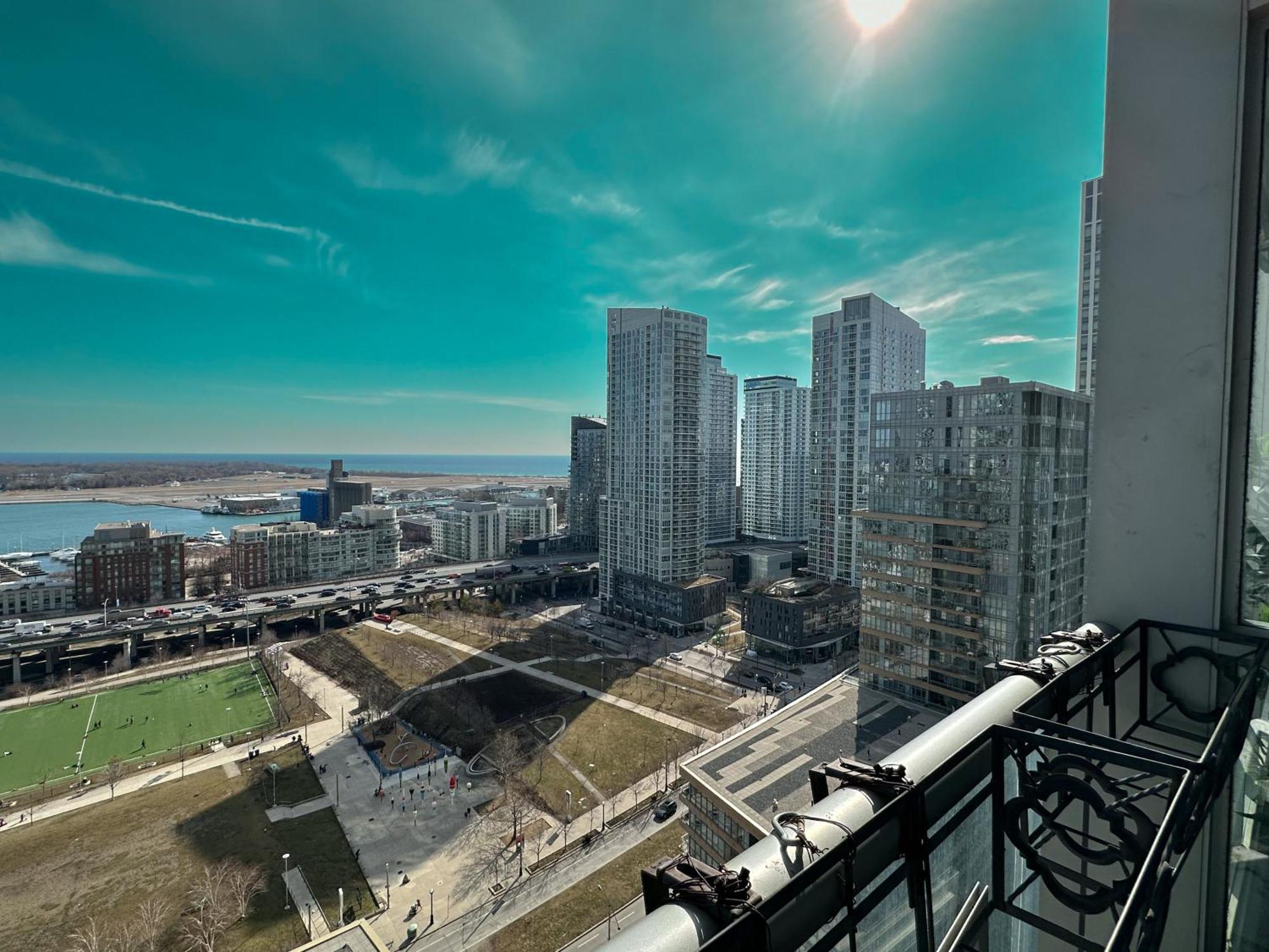Comfortable Near Rogers Centre Cn Tower & Free Parking *