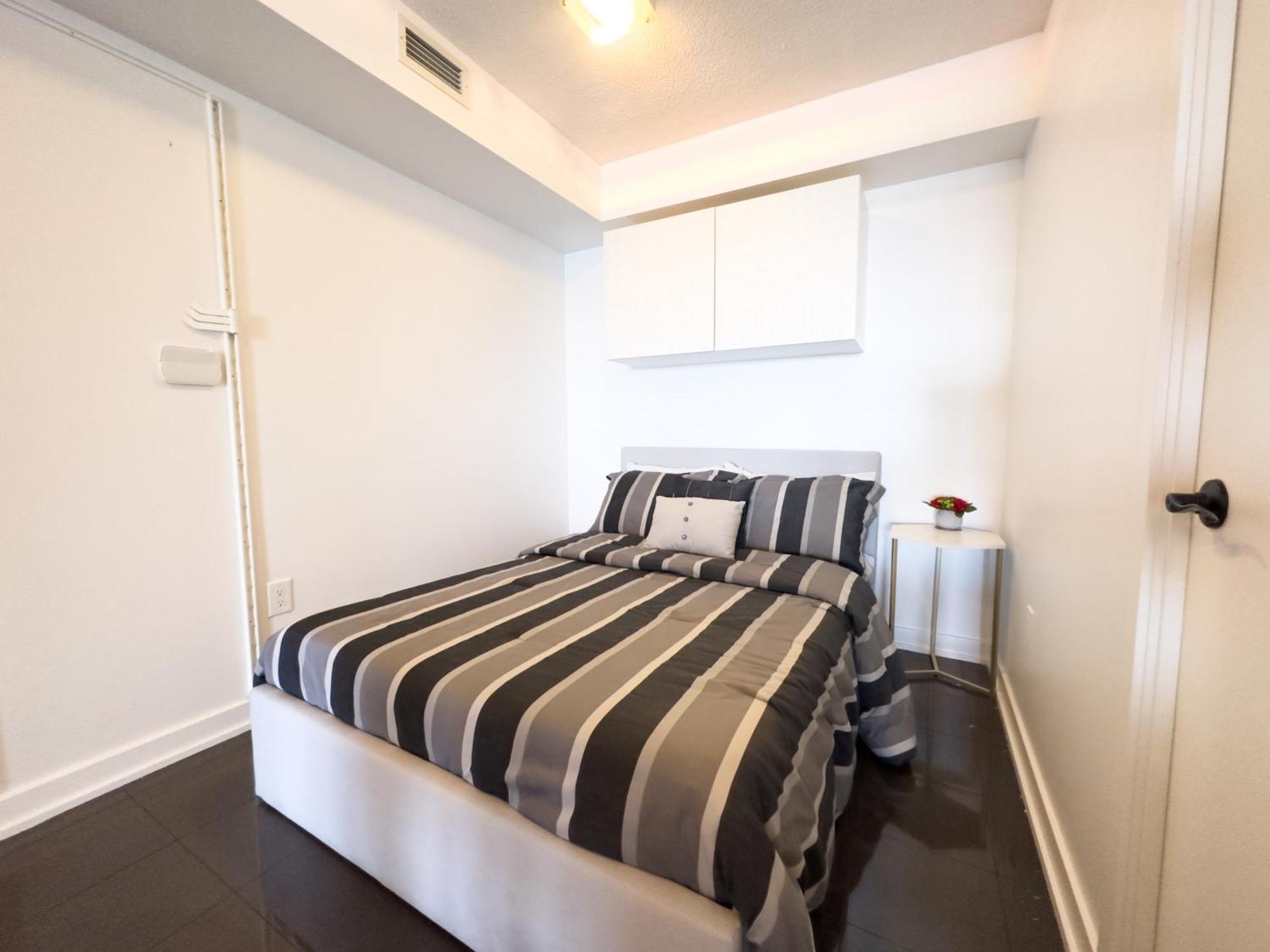 Comfortable Near Rogers Centre Cn Tower & Free Parking Apartment *