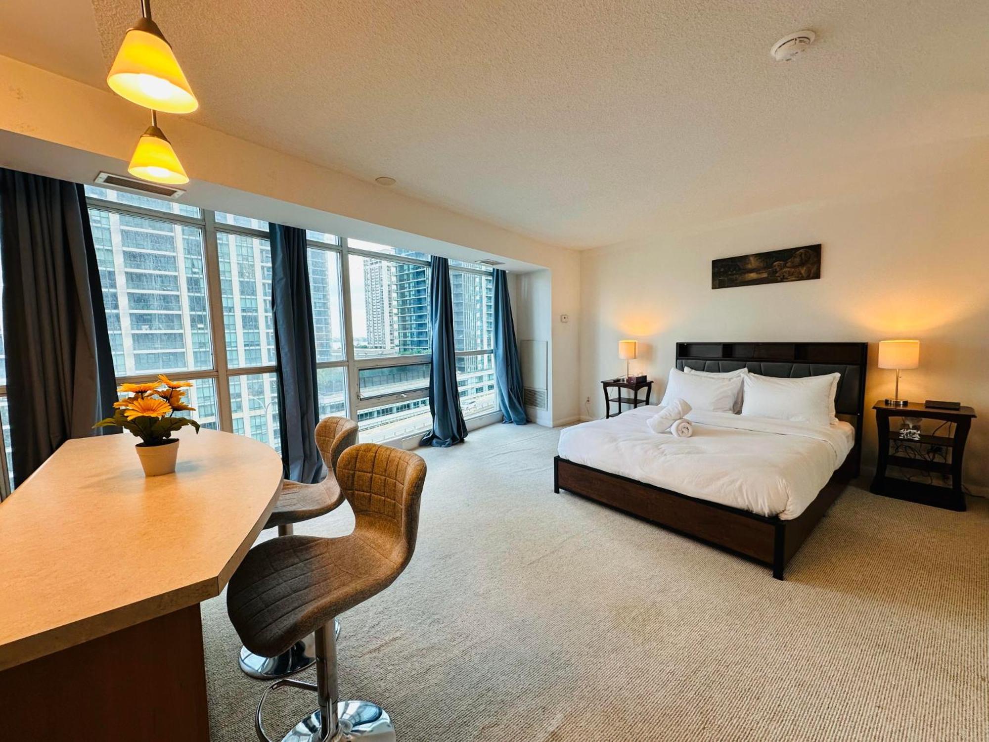 Rivetstays - The Yonge Apartment