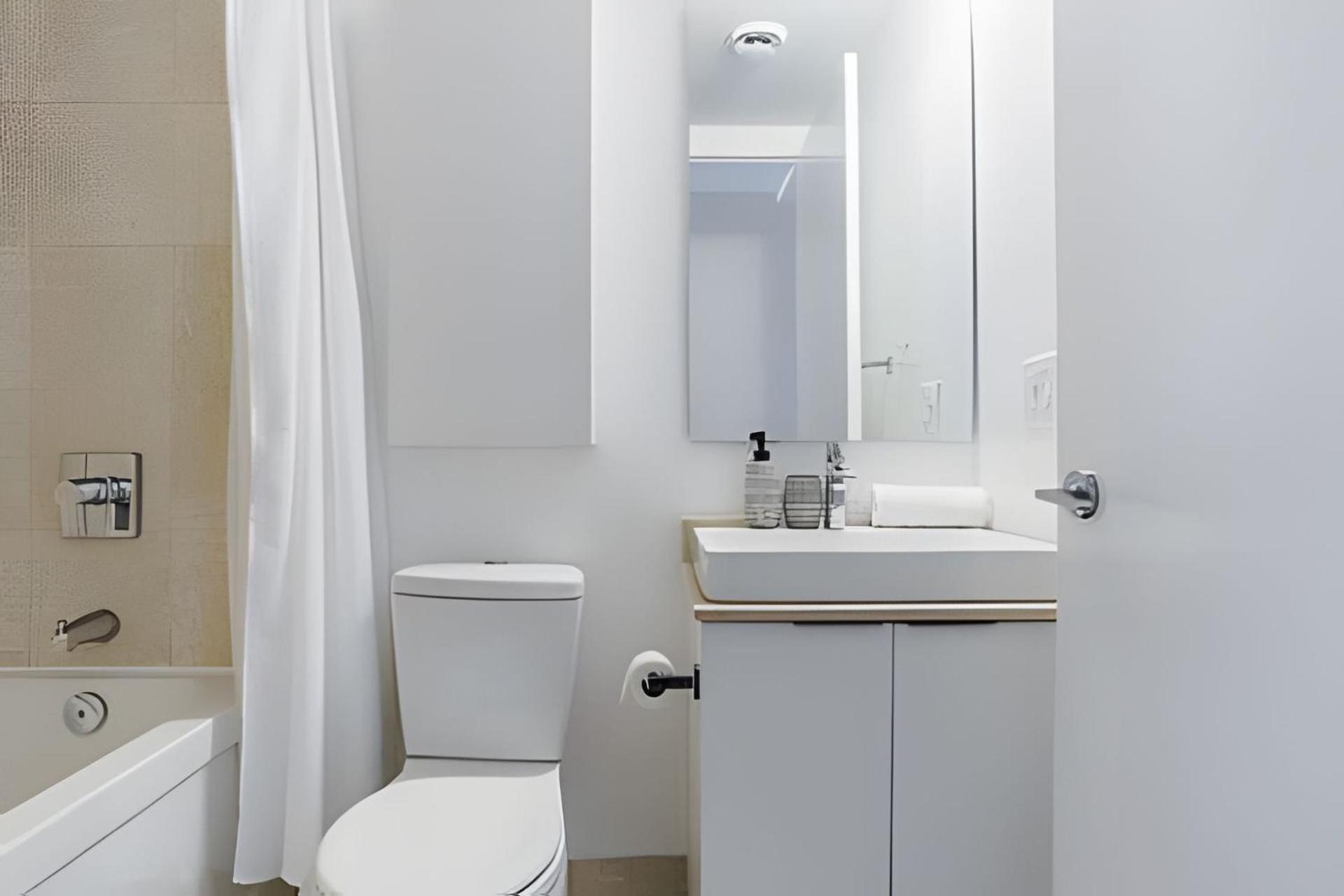 Waterfront 1 Bdr, 2bed, Cn Tower, Parking 4 Guests * Toronto