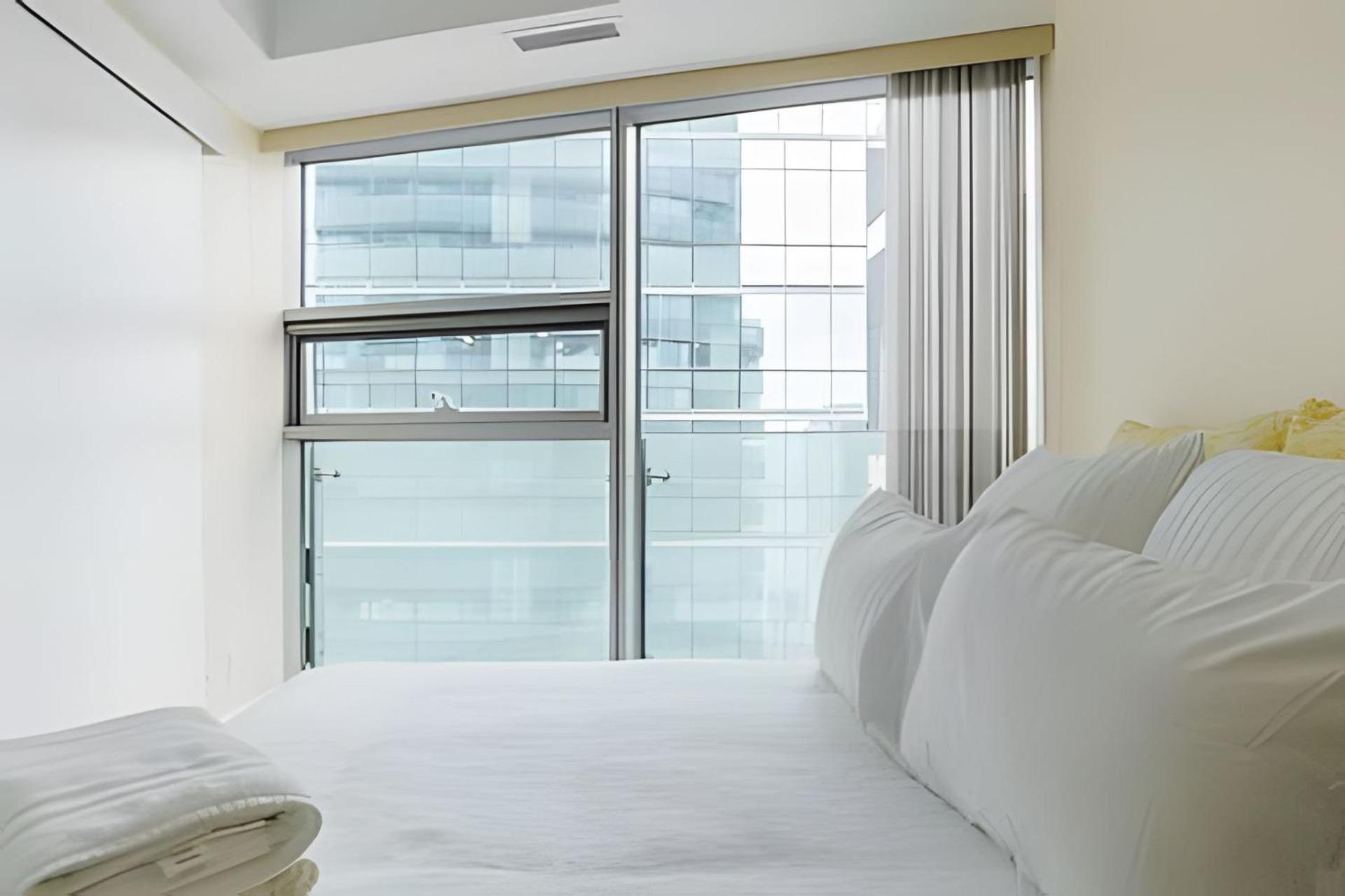 Waterfront 1 Bdr, 2bed, Cn Tower, Parking 4 Guests *
