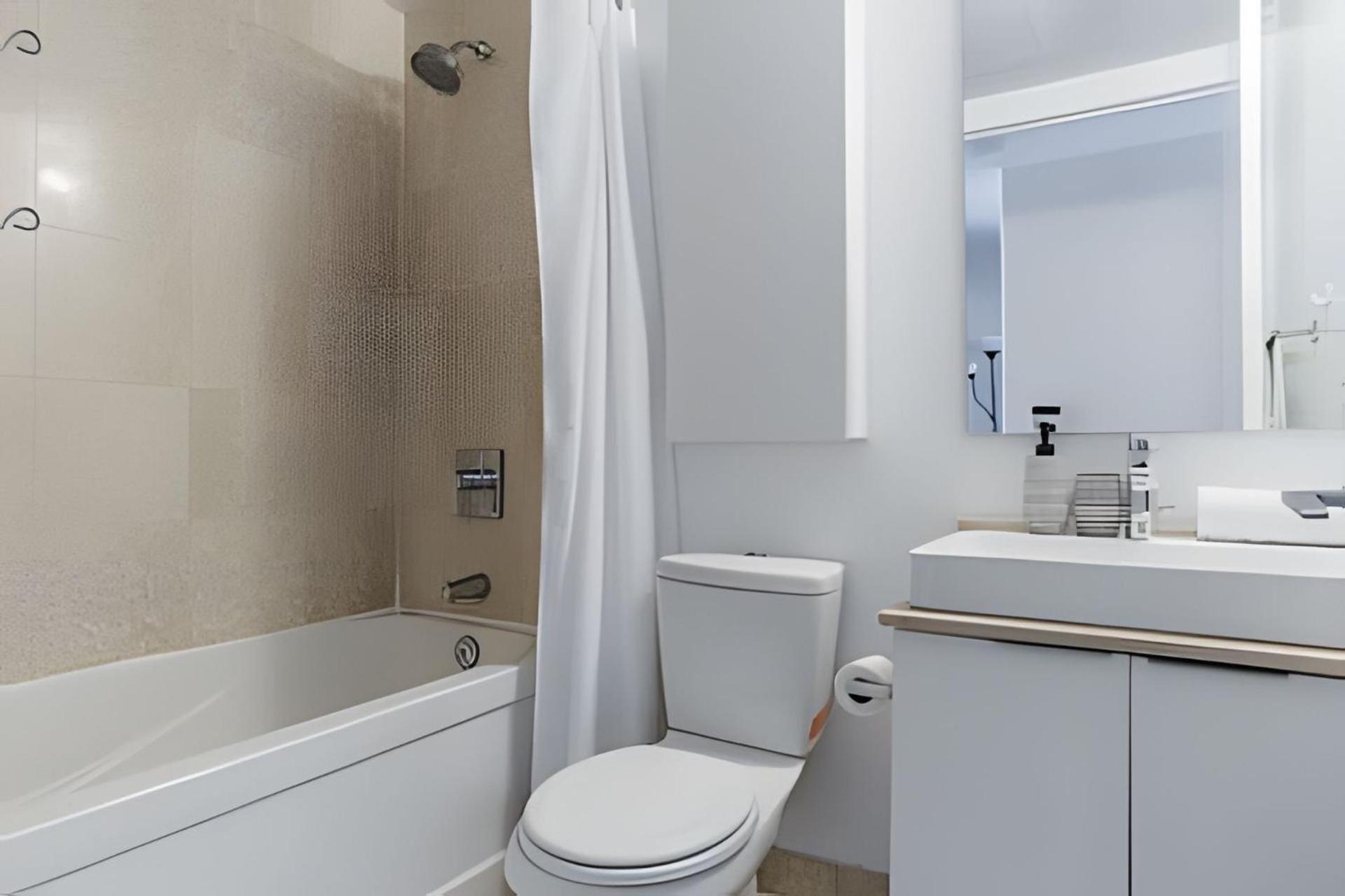 Waterfront 1 Bdr, 2bed, Cn Tower, Parking 4 Guests *
