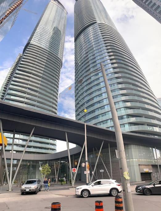 Apartment Downtown By Unionstationscotiaarena Toronto
