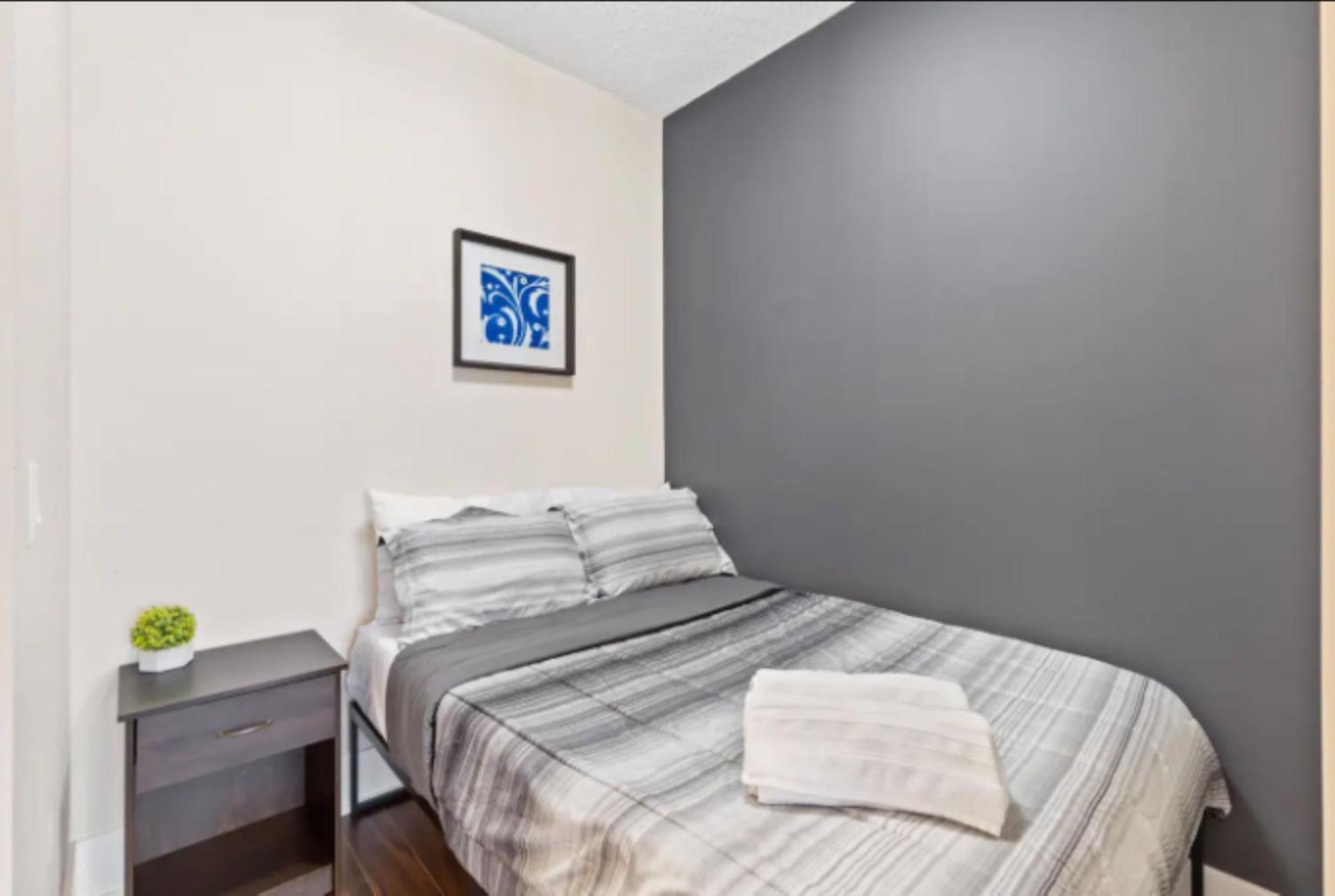 Comfort 300 Front Near Rogers Centre & Free Parking Apartment